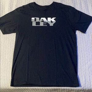Oakley t-shirt